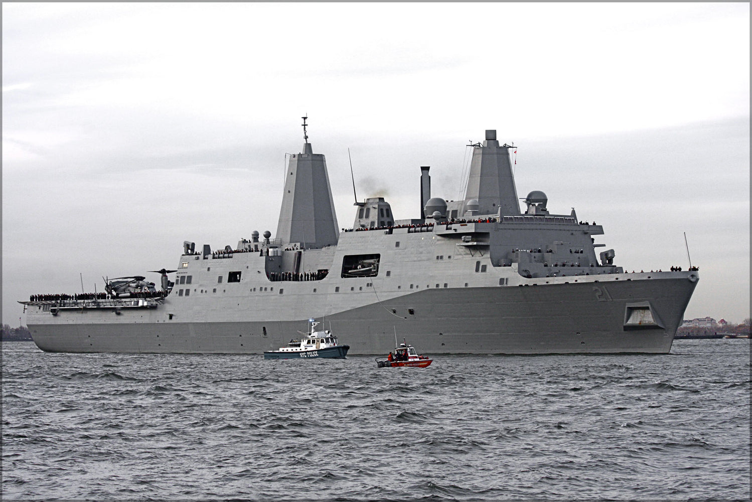 24"x36" Gallery Poster, 3000 USS New York in the Hudson River on Nov 2nd, 2009