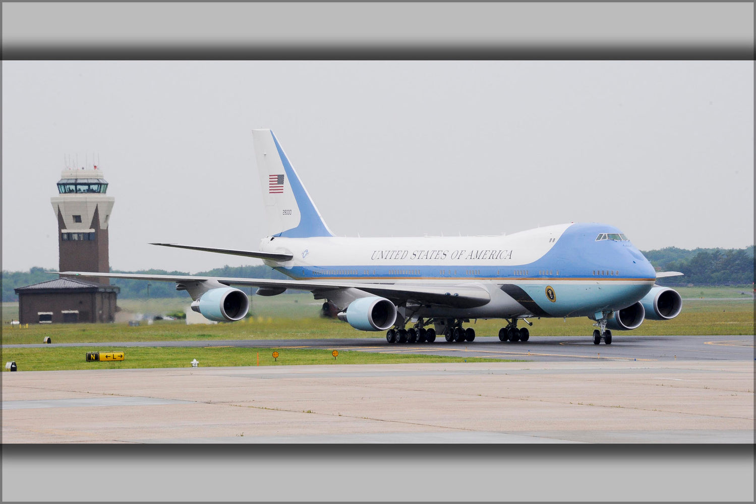24"x36" Gallery Poster, Air Force One taxis onto McGuire Field at Joint Base McGuire Dix Lakehurst, N.J., May 28, 2013 130528 F XQ265 407