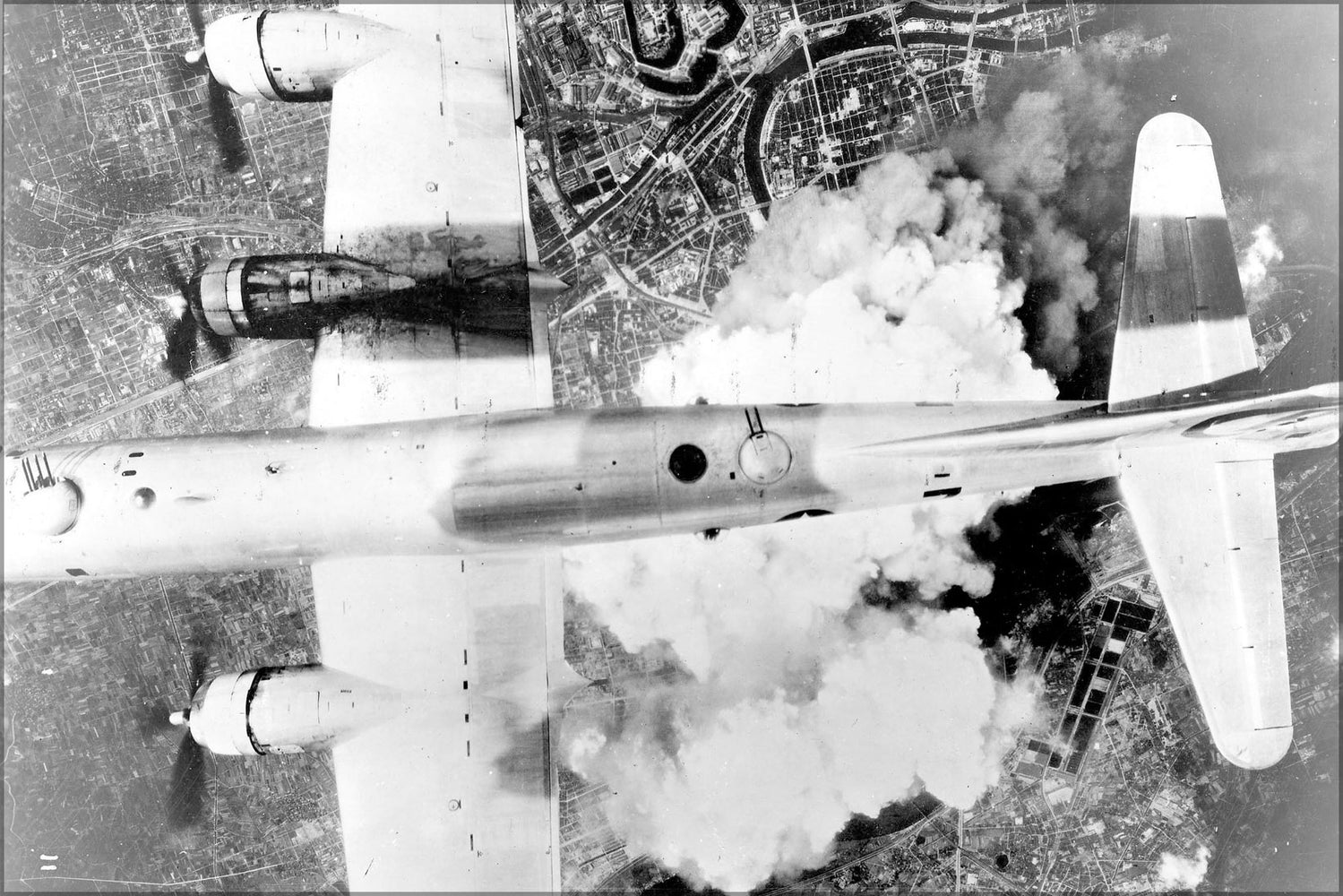 24"x36" Gallery Poster, Boeing B-29A-45-BN Superfortress Osaka, Japan 1945