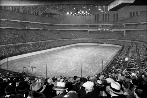 24"x36" Gallery Poster, Chicago Stadium prepared for Chicago Blackhawks game in 1930