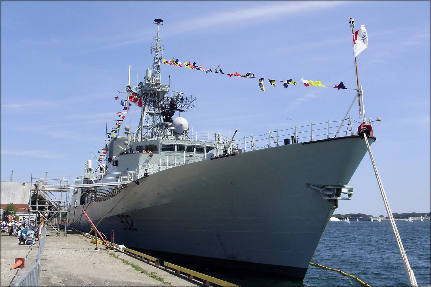 Poster, Many Sizes Available; Hmcs Ville De Quebec Ffh 332 In Toronto