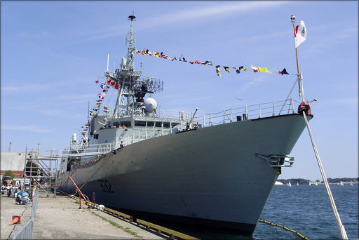 Poster, Many Sizes Available; Hmcs Ville De Quebec Ffh 332 In Toronto