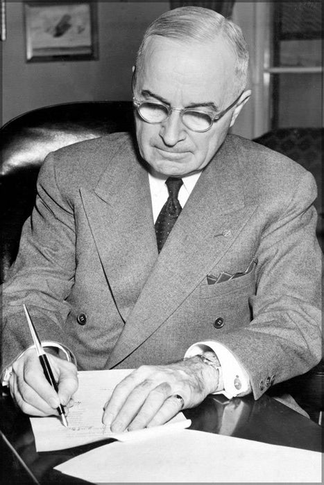 Poster, Many Sizes Available; President Truman Signing A Proclamation Declaring A National Emergency That Initiates U.S. Involvement In The