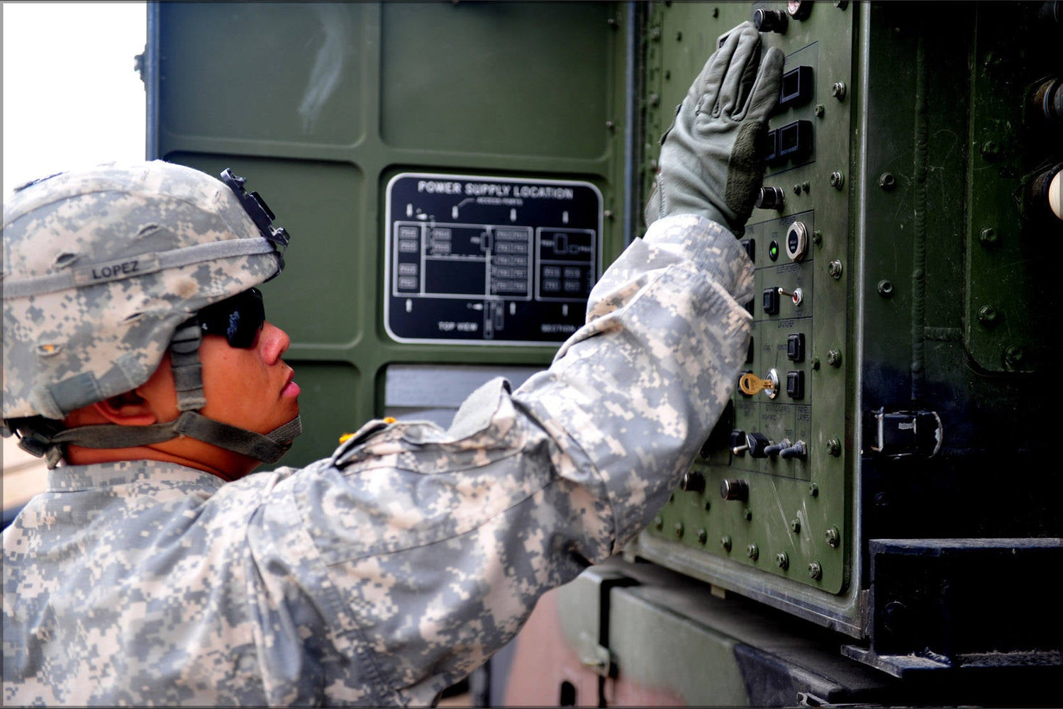 Poster, Many Sizes Available; A U.S. Soldier With The 10Th Air And Missile Defense Command Prepares Equipment Before A Live Fire Exercise At